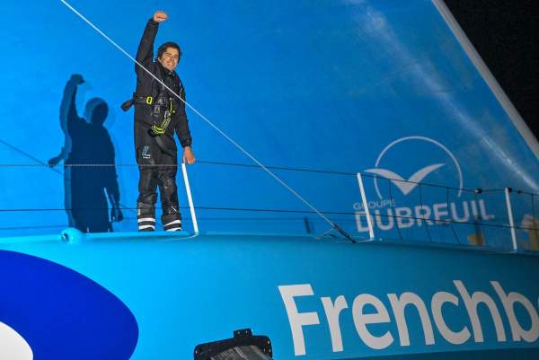 VENDÉE GLOBE Sébastien Simon (Groupe Dubreuil), taille patron !